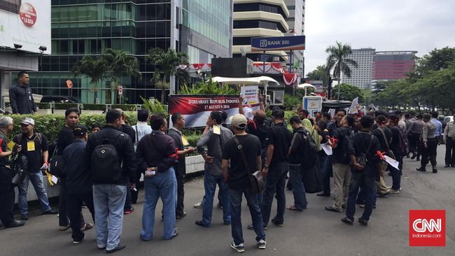 Janji Tak Dipenuhi, Eks Karyawan Bakrie telecom Siapkan Demo Besar