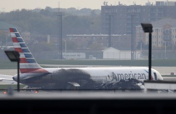 Viral, Petugas American Airlines Hardik Ibu dan Bayi