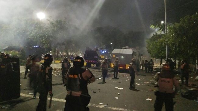 Antara Polisi dan Pendemo dalam Aksi Damai 4 November