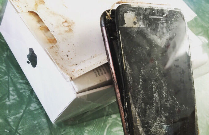 iphone-7-plus-allegedly-explodes-inside-packaging