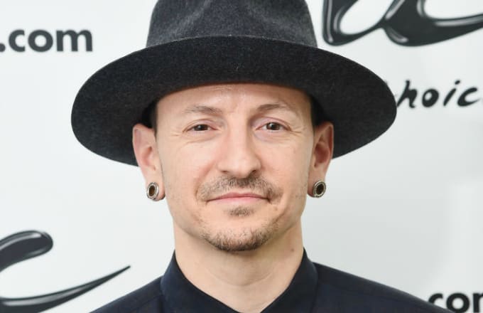 Firasat Kematian Chester Bennington dalam Lagunya