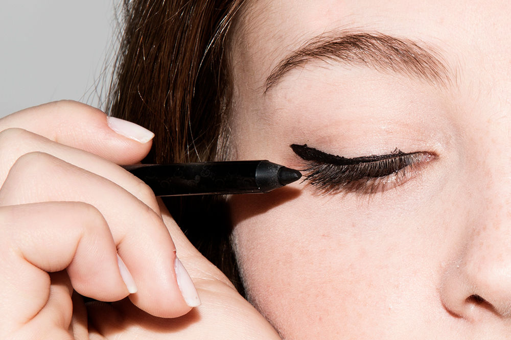 Kamu Masih Pemula Make Up? Berarti Kamu Harus Punya 10 Produk ini!