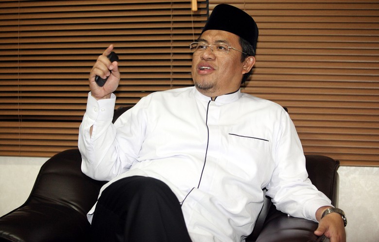 Bola Panas Mobil Anggota Dewan, Aher Akan Konsultasi dengan Mendagri