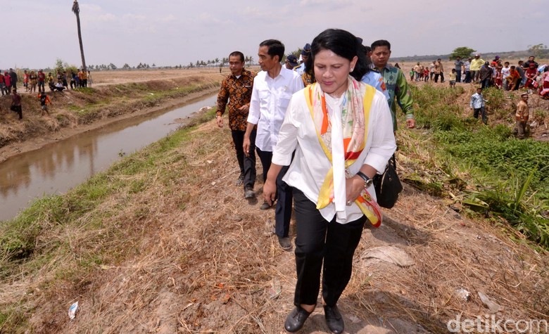 Cerita Koper Penumpang Garuda Kelas Bisnis yang Terbawa Pengawal Iriana