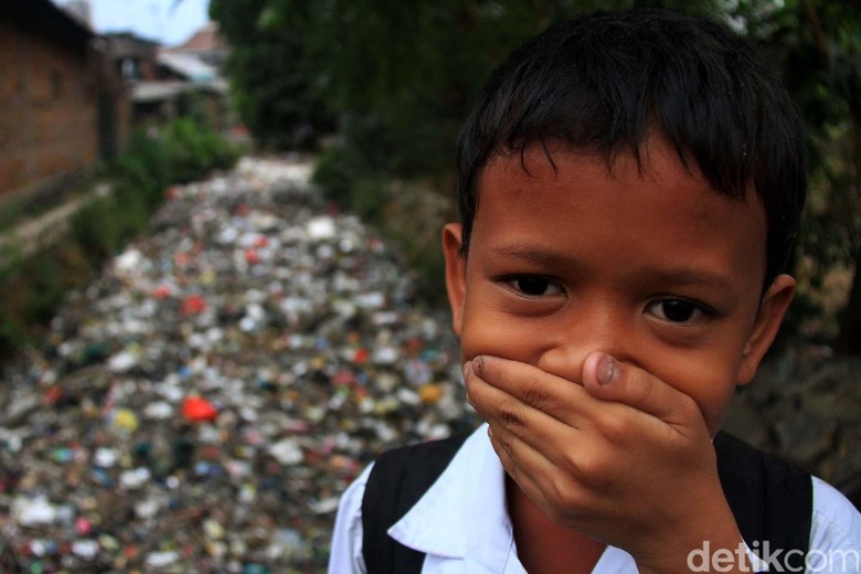 Buang Sampah Sembarangan? Ahok: Pilih Saja Bayar Denda Atau Kerja Sosial