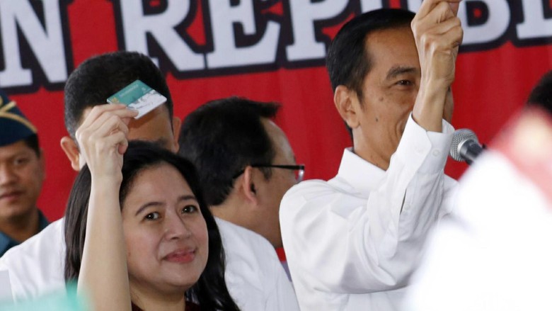 Jokowi Minta Puan Segera Validasi dan Distribusikan 'Kartu Sakti'