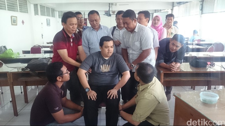 Buset! Khasiat Akik, Angkat Orang 1 Kuintal Cukup dengan Jari Telunjuk
