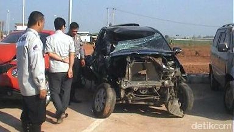 &#91;Gimana nih pak jokowi&#93; Kemacetan dan Kecelakaan Warnai Tol Cikapali