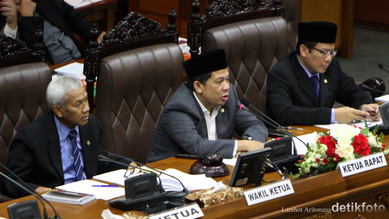 Begini Cerita Soal Papan Tulis dan Mikrofon yang Mati Saat Paripurna Dana Aspirasi