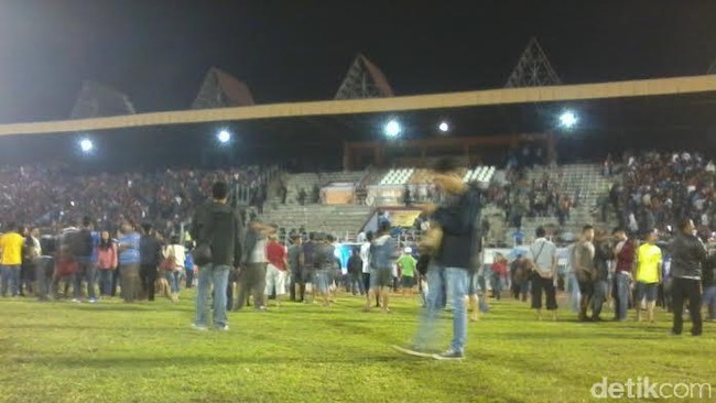 Supporter PSIS dan Persis Ricuh, Final Piala Polda Jateng Dihentikan