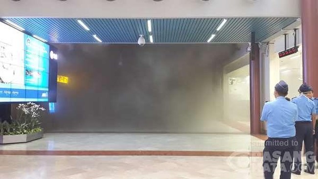 Ada Kebakaran di Bandara Cengkareng, Asap Tebal Tampak di Terminal 2E