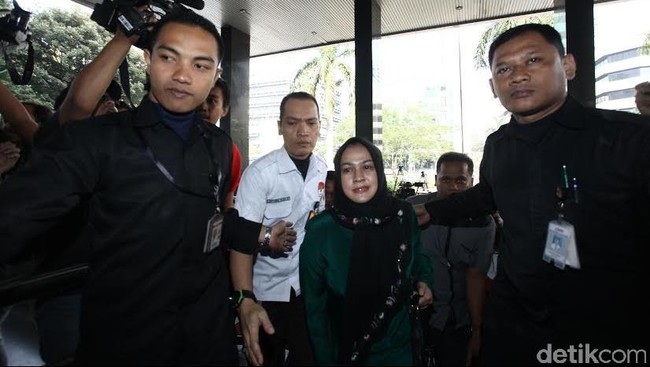 Gubernur Gatot dan Istri Mudanya Evy Penuhi Janji, Datang ke KPK Bersama