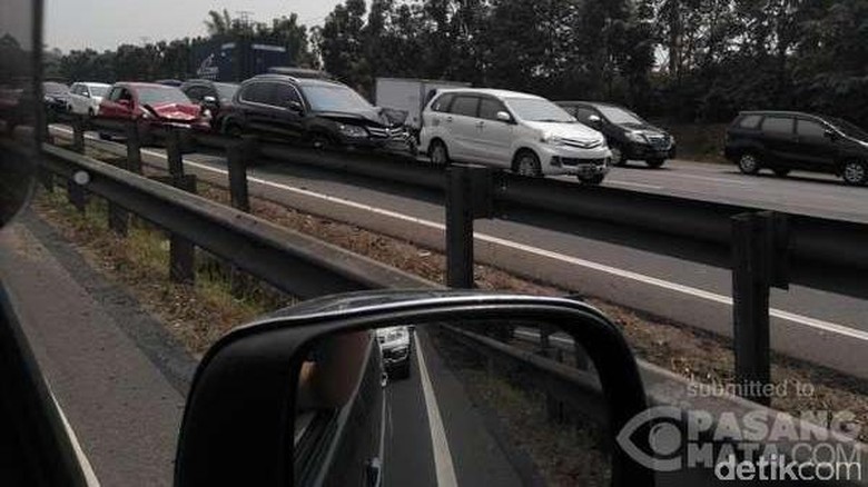 8 kendaraan terlibat tabrakan karambol di tol tangerang