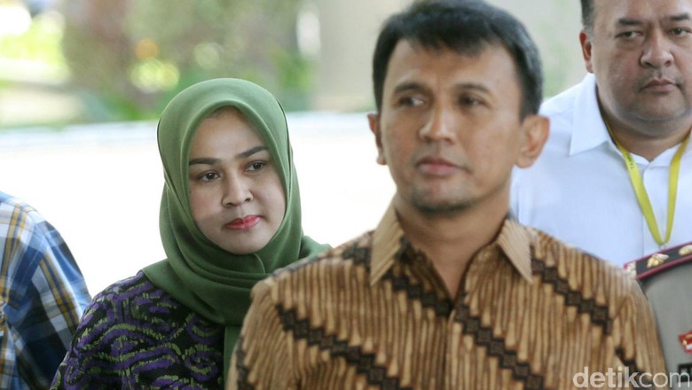 Gubernur Gatot dan Evi Resmi Ditahan KPK