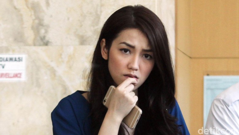 Menanti Kehadiran Velove Vexia di Sidang Perdana Papa Kaligis