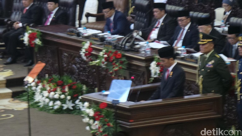 Presiden Jokowi Cari Ajudan dari Polisi yang Bisa Bahasa Inggris