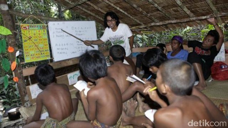 &#91;SOKOLA RIMBA&#93; 70 Tahun Indonesia Merdeka, Begini Wajah Anak Rimba Jambi Bersekolah