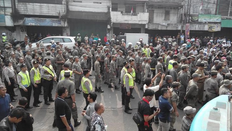 Kampung Pulo Memanas, Warga di Bantaran Kali Ciliwung Menolak Digusur