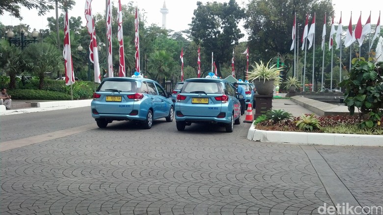 Ahok Hadiri Peluncuran Taksi Blue Bird Mobilio, Muat 7 Orang Tarif Sama