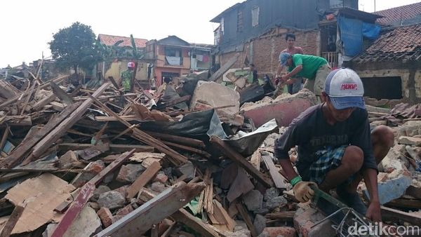 Sempat Diisukan Tak Bisa Roboh, Rumah Hajah Nani Kini Rata dengan Tanah