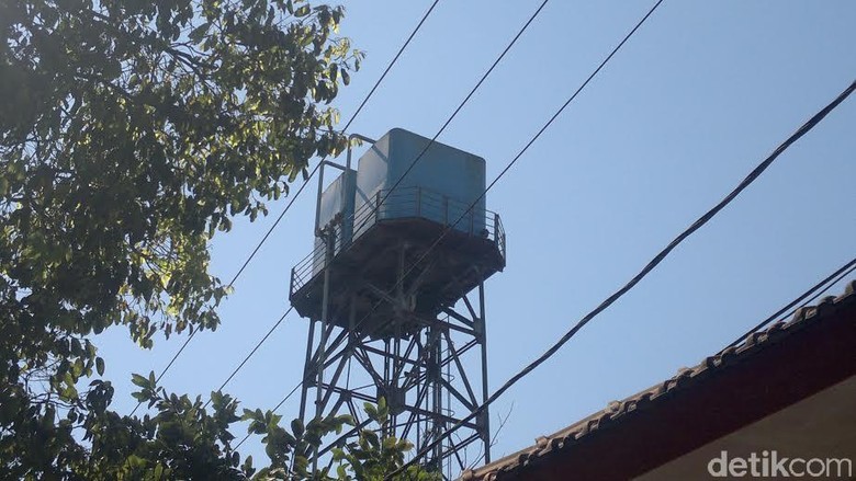 Pemuda ini Ancam Loncat dari Tower Tandon Air Setinggi 60 Meter, Mengapa?