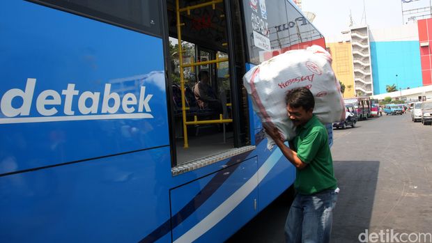 Girangnya Warga Bekasi dengan TransJabodetabek yang Murah