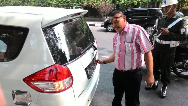 Aneka Rupa Pemakai Stiker TNI: Buat Gaya-gayaan Hingga Biar Aman!