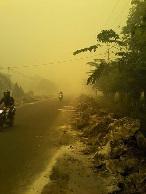 Ngeri! Ini Aneka Penampakan Asap di Palangkaraya yang Pekat dan Kekuningan