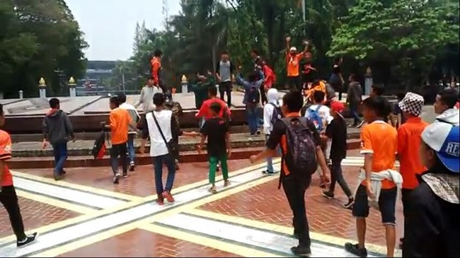 Begini Ulah Tak Pantas Remaja Tanggung di GBK