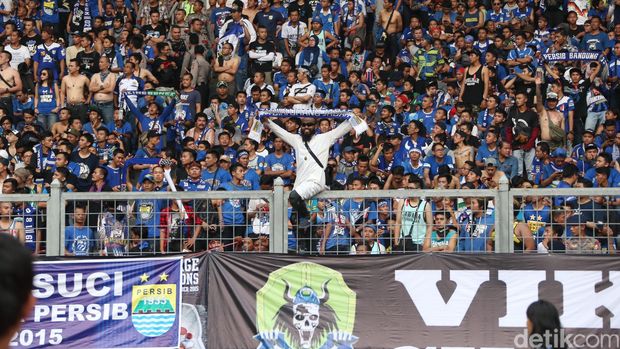 Begini Penampakan Keriuhan Bobotoh Persib di Dalam Stadion GBK