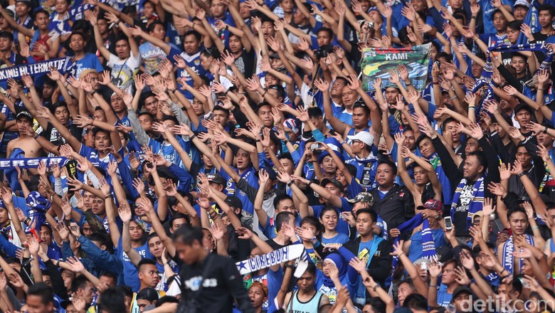 Begini Penampakan Keriuhan Bobotoh Persib di Dalam Stadion GBK