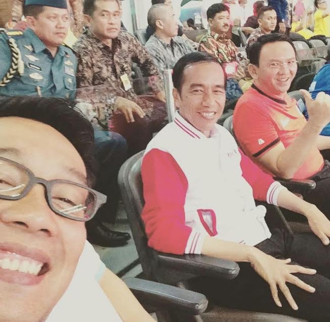 Selfie Ridwan Kamil, Senyum Jokowi, dan Acungan Jempol Ahok di GBK