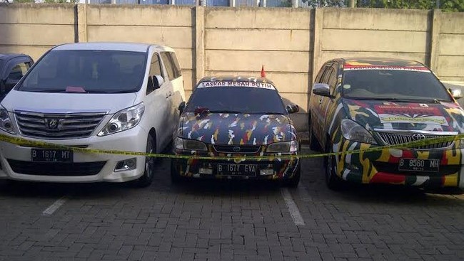 Alphhard dan Mobil Berstiker Ormas Disita dari Pelaku Penganiaya Petugas BC