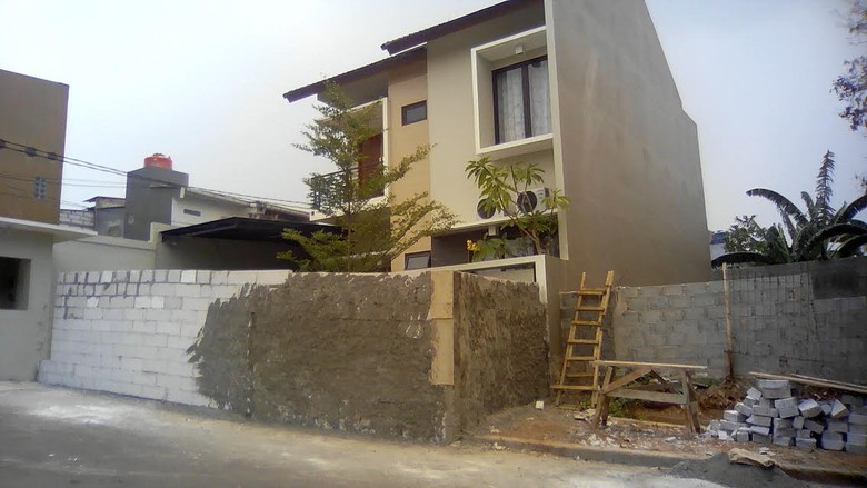 Ramai di Path, Rumah Deni di Bintaro ini Dikurung Tembok Oleh Sekelompok Orang