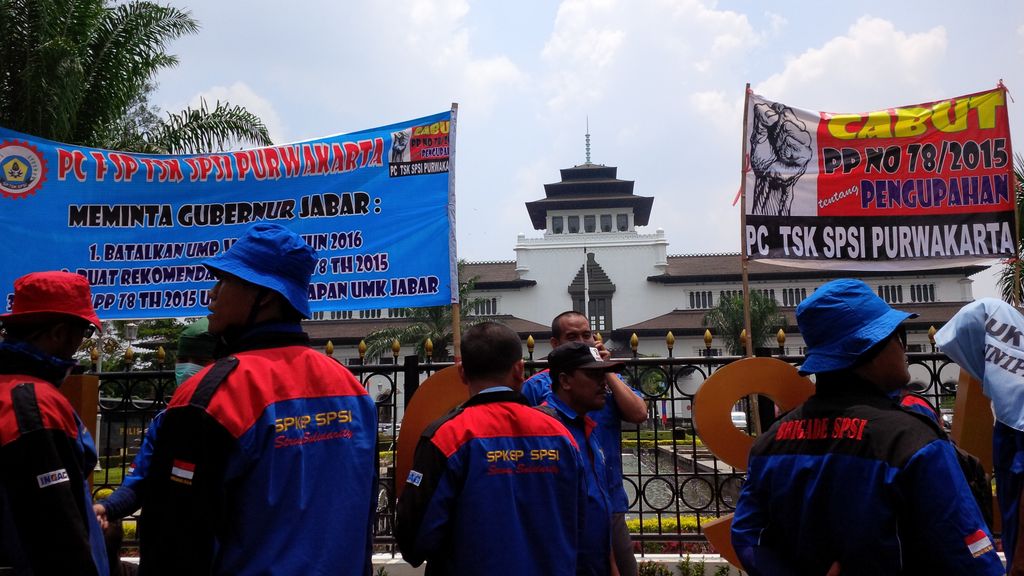 Buruh Jabar Demo Minta UMP Rp 1,3 Juta Dicabut, Begini Respons Aher