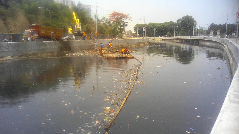 Cling! Kali Sentiong Kini Bebas dari Lautan Sampah