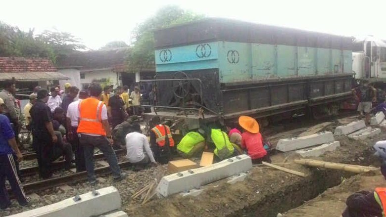 Lagi! Kereta Muat Batu Kricak Anjlok di Blitar, Rute KA Tujuan Jakarta Dialihkan !