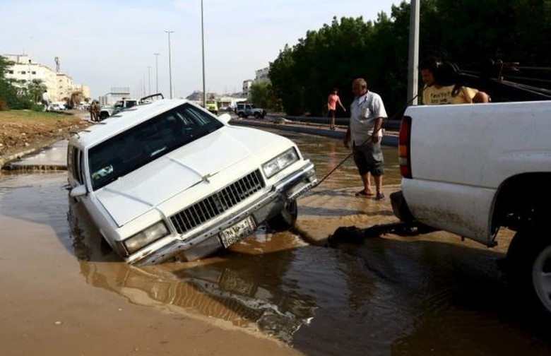 Banjir Landa Jeddah, Arab Saudi ! banyak sektor terganggu ! 
