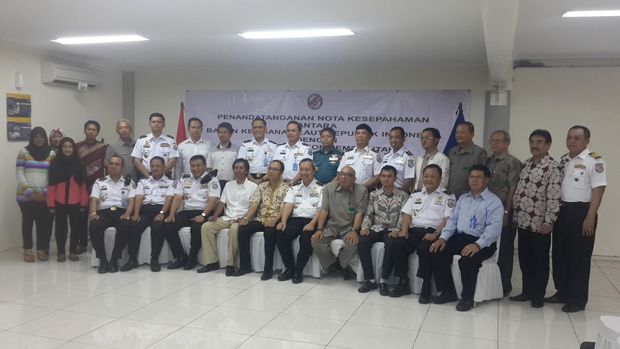 Cerita Tentang Nelayan RI yang Diusir Kapal Asing di Perairan Sendiri !