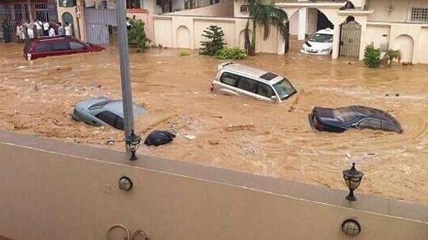 Banjir Landa Jeddah, Arab Saudi ! banyak sektor terganggu !