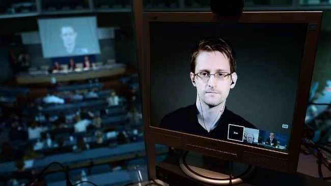 Direktur CIA Salahkan Snowden Terkait Serangan Teror Paris