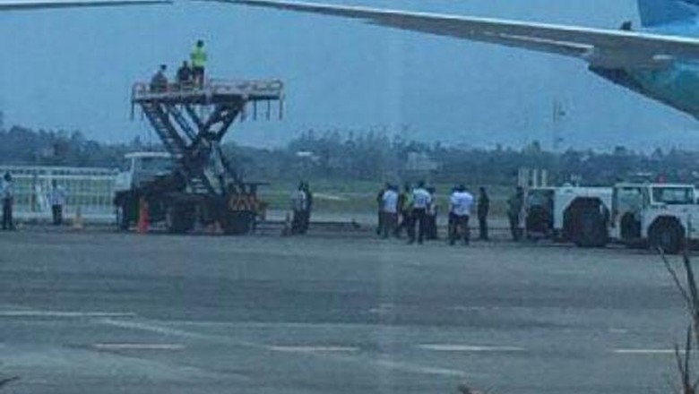 Pesawat Garuda Bersenggolan ( Kecelakaan ) di Bandara Soetta, Pesawatnya Rusak gan ! 