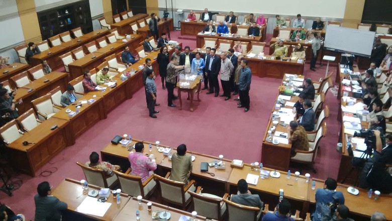 Yang Masih Bermimpi Indonesia Akan Jadi Negara Maju, Lupakanlah !