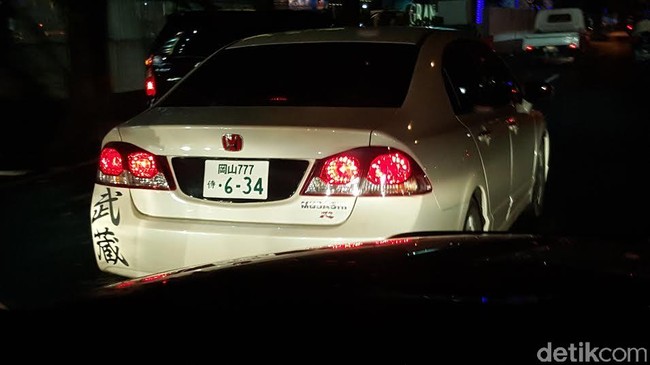 Polisi Buru Pemilik Mobil Berpelat 'Jepang' yang Berkeliaran di Surabaya