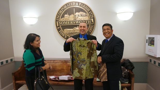 Pembacaan Ikrar Setia Pelantikan Wali Kota Somersworth AS Gunakan Bahasa Indonesia