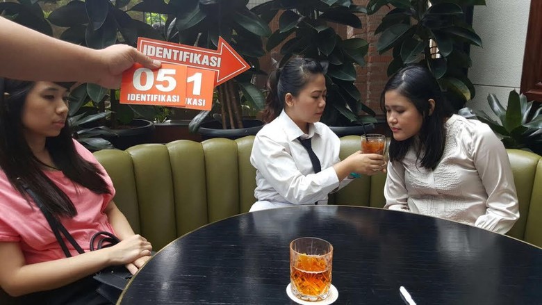 Belum Pasti Sianida, Polisi Verifikasi Lagi Zat di Dalam Kopi yang Diseruput Mirna