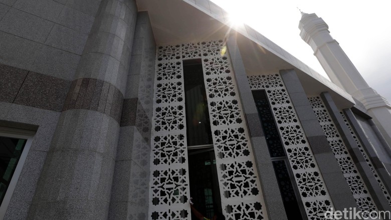 Melihat Lebih Dekat Masjid Fatahillah di Balai Kota yang Dibangun Ahok