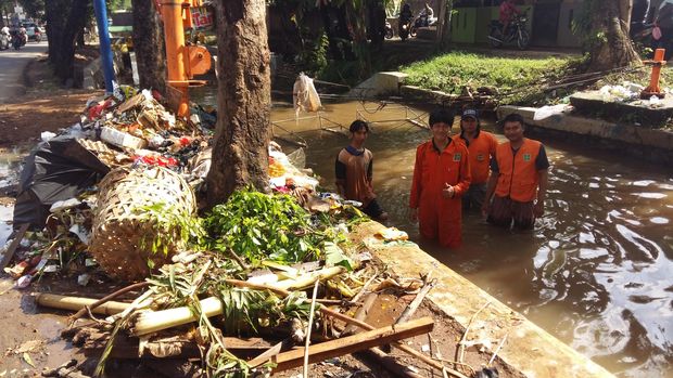 Ahok Top! Kali Baru Barat di Jaksel Dibersihkan Tiap Hari