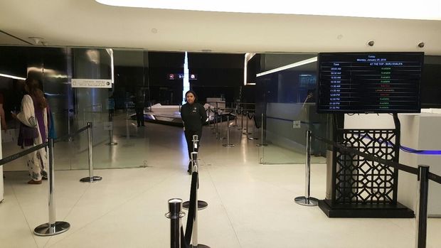 Naik ke Burj Khalifa, Serasa di Atas Langit