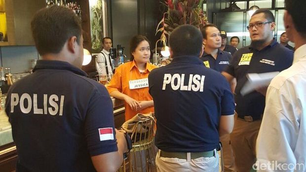 Jessica Tersenyum Saat Reka Adegan Pesan Kopi di Olivier
